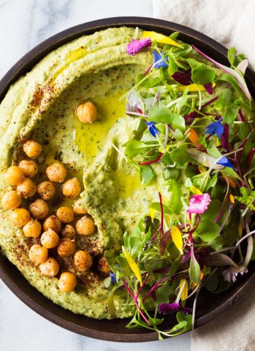 Spicy avocado hummus