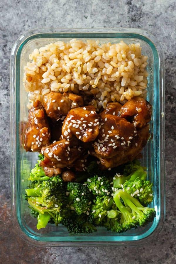 chicken and broccoli and brown rice in a meal prep container