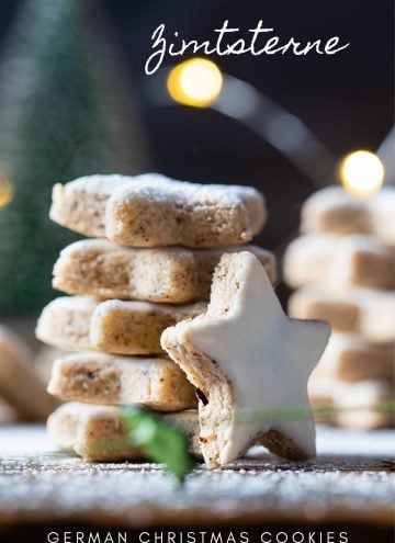 Zimtsterne, cinnamon stars, stacked one on top of the other and one leaning agains the stack.